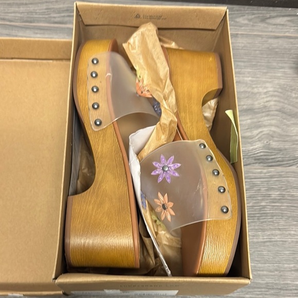 Lucky Brand Clear Floral Platform Sandals - Picture 2 of 6